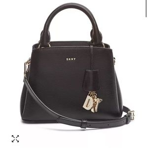 ‼️sold‼️ NWT- DKNY cross body purse